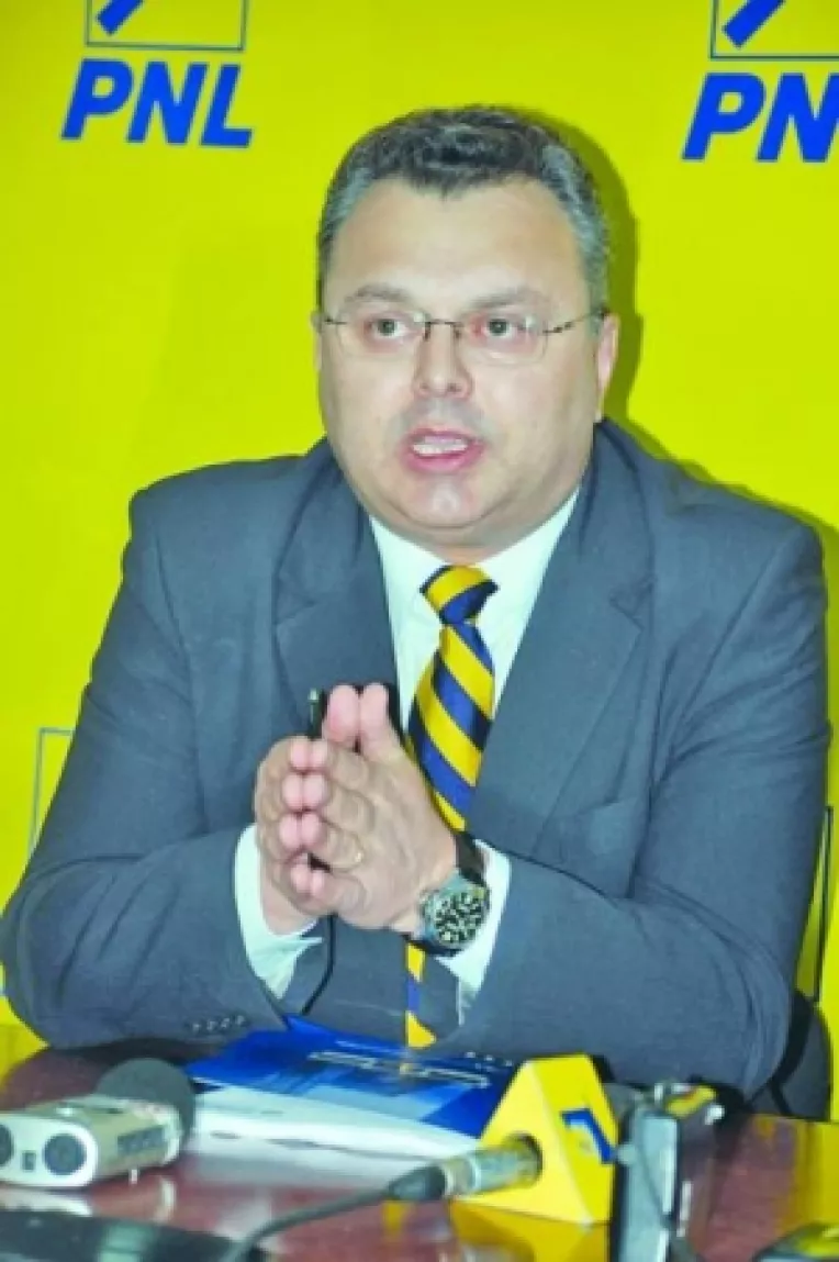 Deputatul PNL Gheorghe Dragomir: "Indemn directorii schimbati din functii sa dea in judecata ministrii"