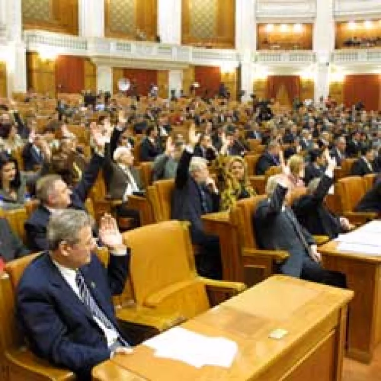 Doua acte normative cu acelasi subiect