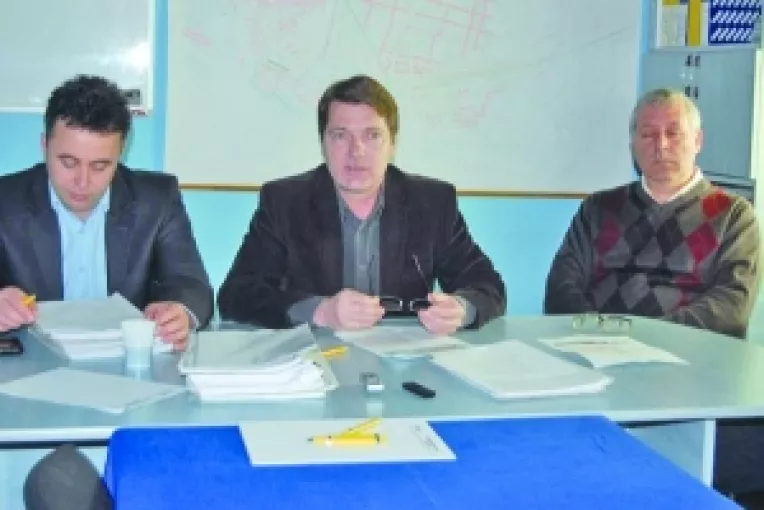 Dupa ce l-au facut varza in conferinta de presa, Penelistii vor sa dea mana cu Tusac