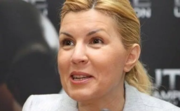 Elena Udrea isi elimina rivalele 
