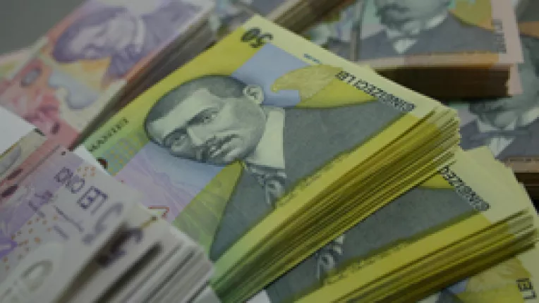 Erste: Leul slabit sustine economia romaneasca