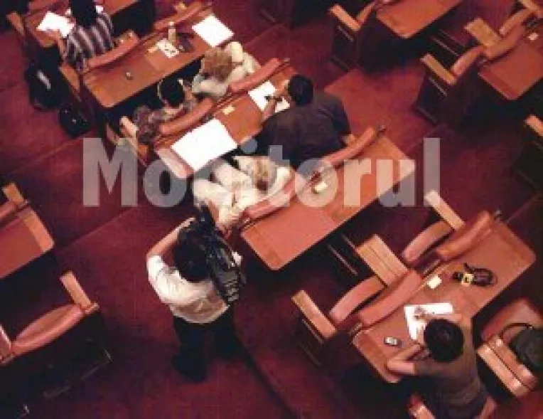 Europarlamentari impusi de partid