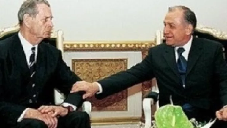 Extrase din noua carte a lui Ion Iliescu, "Fragmente de viata si de istorie traita"