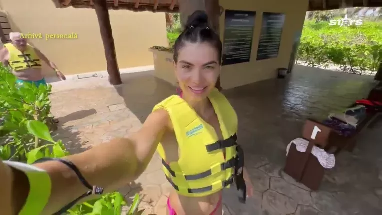 Familia Donca, inot alaturi de delfini!