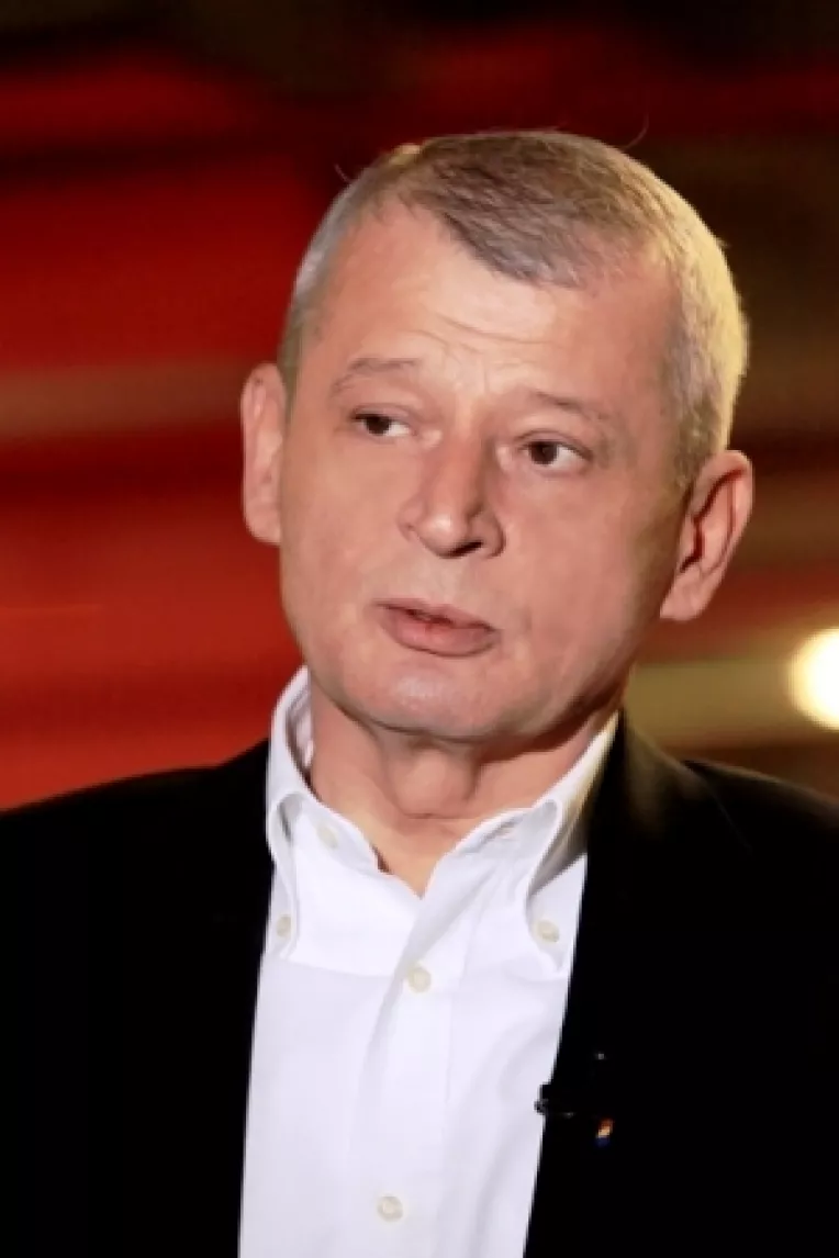 Fostul primar Sorin Oprescu s-a intors in sala de operatii, nu ca pacient, ci ca medic-chirurg