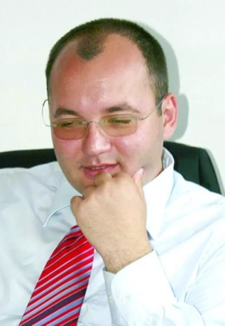 Fostul subprefect sustine ca nu avea acces la documentele secrete. Andrei spune ca Palaz vrea sa il "arda" cu falsurile din Grind