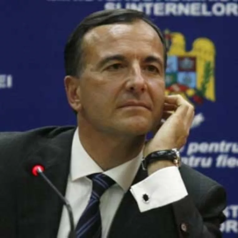 Frattini ameninta Romania cu clauza de salvgardare