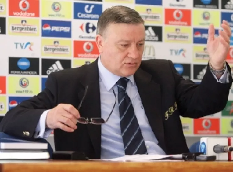 Gafa: Mircea Sandu le ofera 3 bilete la meciul Romania-Ungaria parintilor indoliati si fratelui copilului de 4 ani ucis de caini 