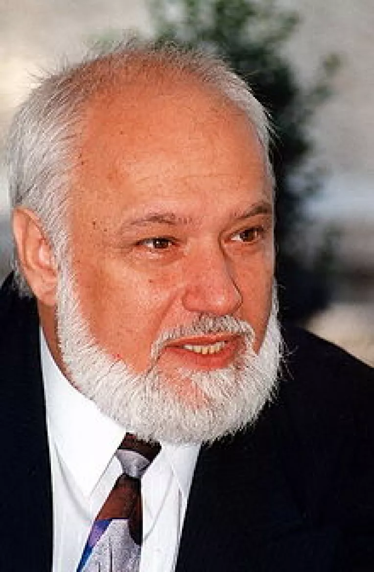 Gelu Voican Voiculescu cere statului 100.000 de euro daune morale pentru suferintele din perioada comunista