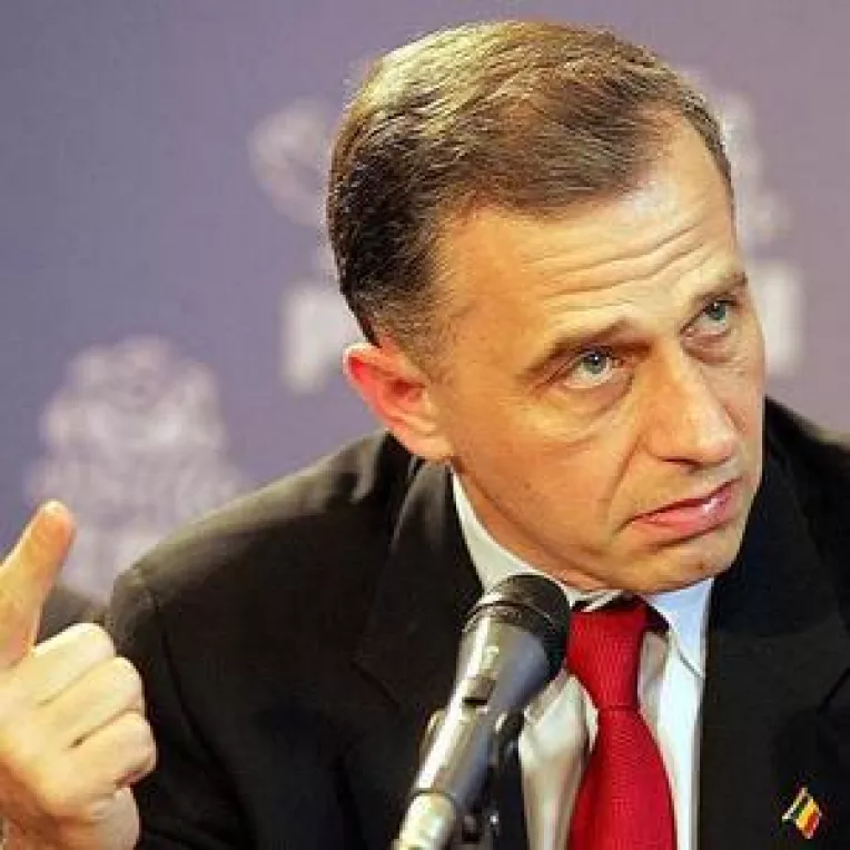 Geoana: "Actualul guvern sufoca o economie care deja gafaie"