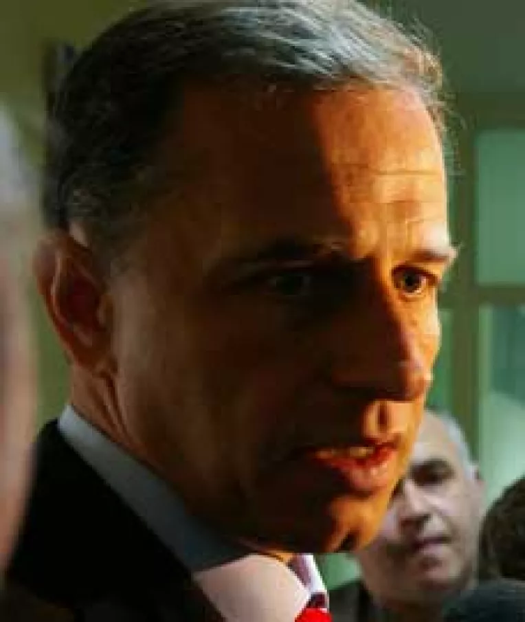 Geoana asteapta un semn de la Basescu