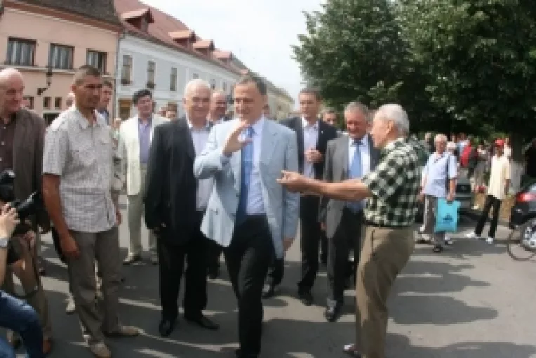 Geoana i-a invitat pe sibieni sa-l colinde in decembrie, la Cotroceni