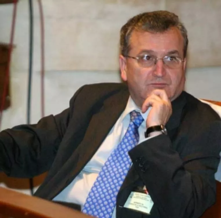 Geoana il lasa pe Puscas sa ajute Guvernul