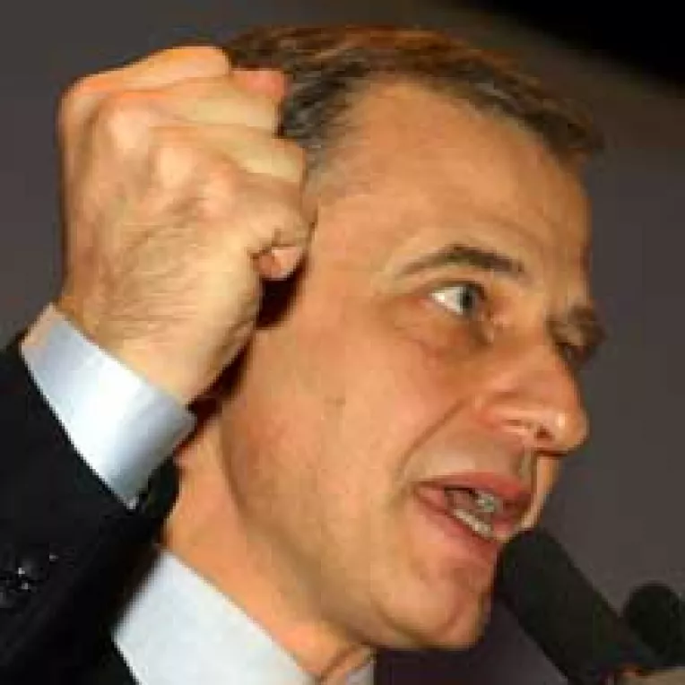 Geoana intra in razboiul dintre Palate