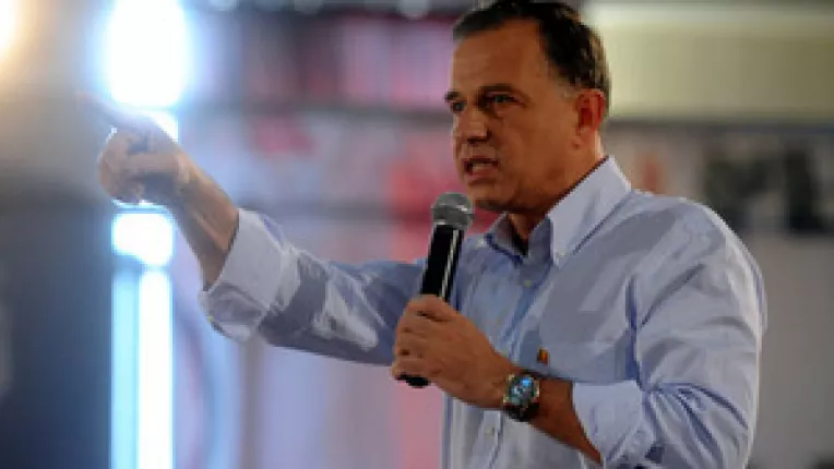 Geoana la Tebea: In politica si in democratie un singur lucru nu este negociabil - Constitutia tarii