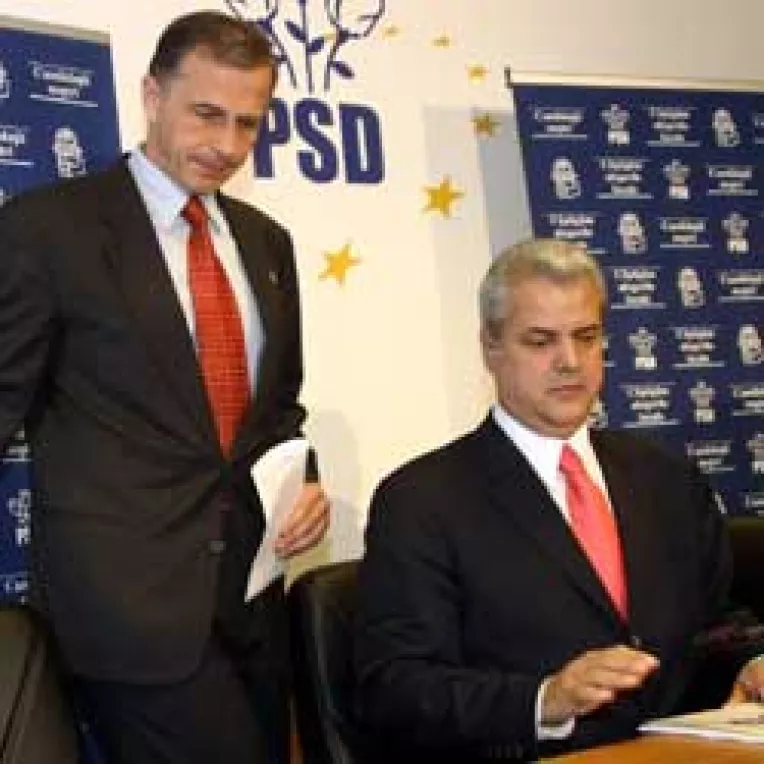 Geoana se urca cu bocancii pe platforma lui Nastase