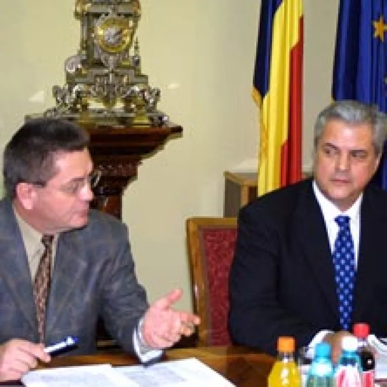 “Grupul de la Cluj“ cauta un contracandidat pentru Ion Iliescu