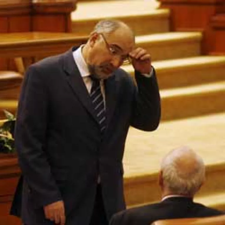 Guvernul a trecut testul