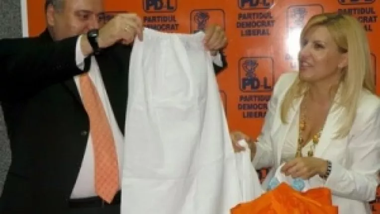 Hrebenciuc despre actiunile anuntate de Udrea: Ma mir ca Basescu este atat de speriat de comisie