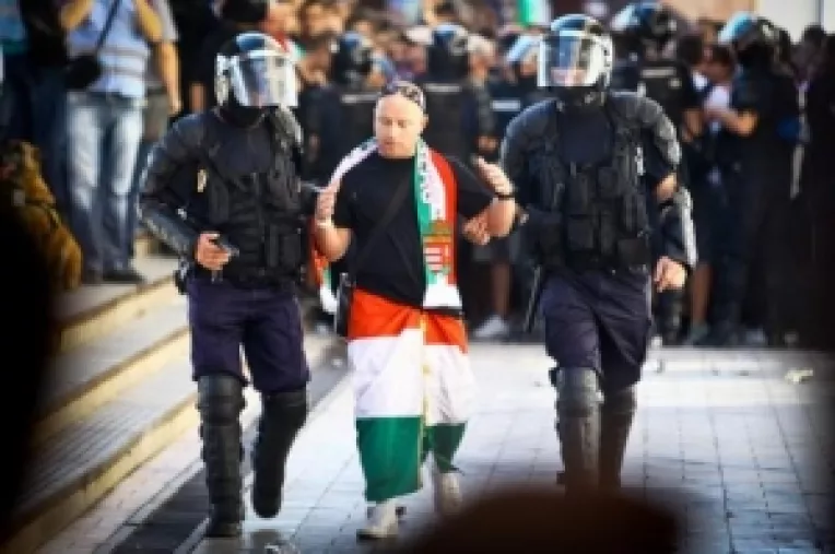 Huliganii unguri au devastat Bucurestiul