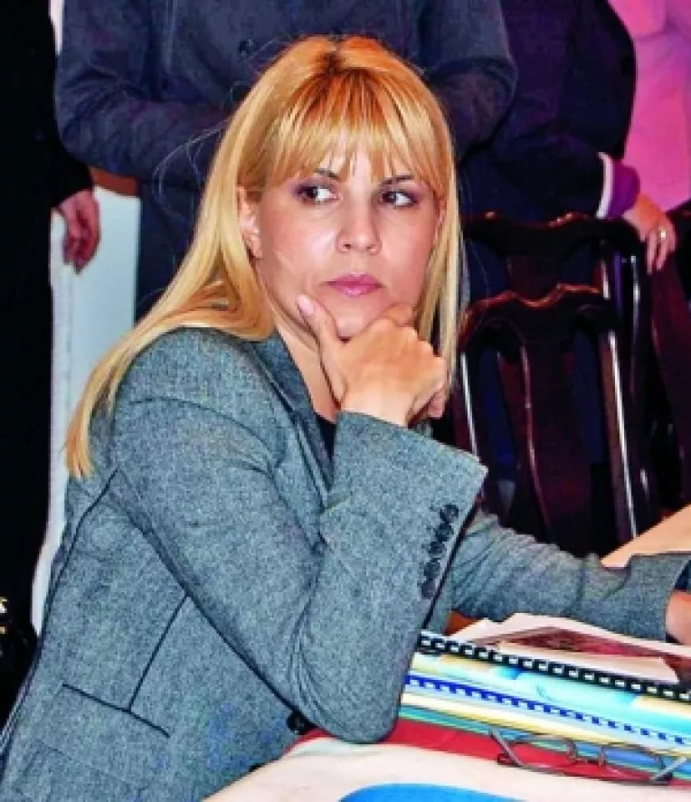 Iepurasul a venit la Elena Udrea cu un autoturism