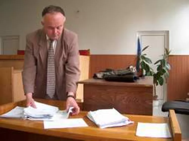 Ilie Botos si Joita Tanase, dati in judecata de salajeanul Salajan
 *Leontin Salajan a ajuns la al 760-lea proces pe care l-a intentat