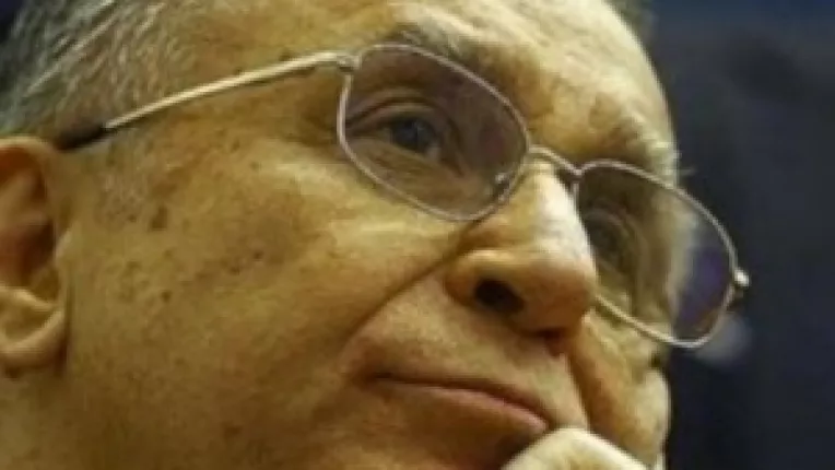 Iliescu: "Depunerea mandatului - o chestiune interna de partid, cel care va decide este Congresul"