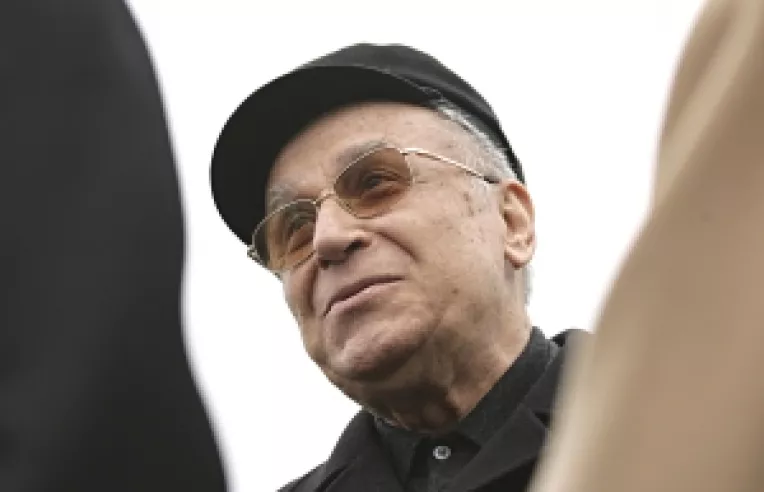 Iliescu: Hotararea lui Oprea de a demisiona, binevenita, desi precizarile sale au fost neavenite
