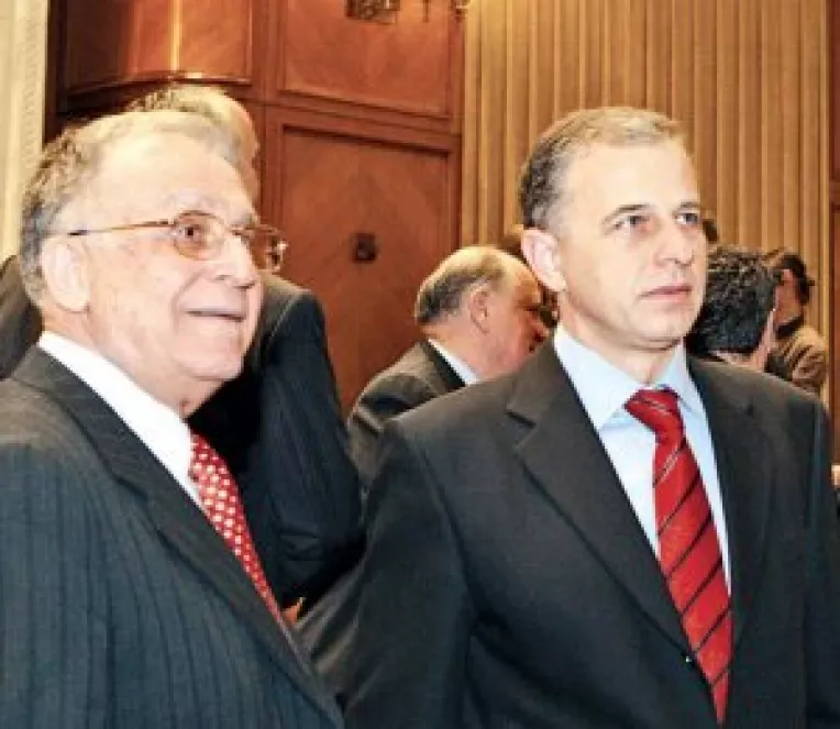 Iliescu: Il sustin pe Geoana - are unele slabiciuni, inabilitati si stangacii, dar cine nu are?