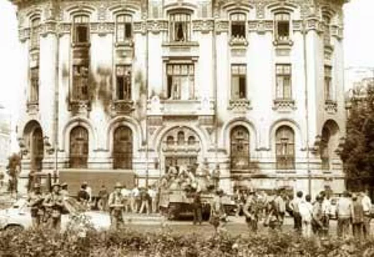 Iliescu, pus sub acuzare