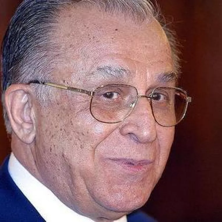 Iliescu: "Sa revenim cu picioarele pe pamant si sa punem in centru apararea unitatii partidului"