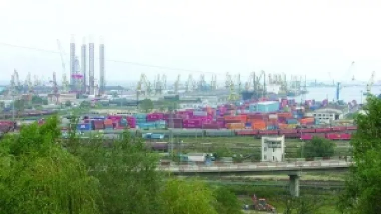 In 60 de zile, aeroporturile si porturile trec in administratia locala