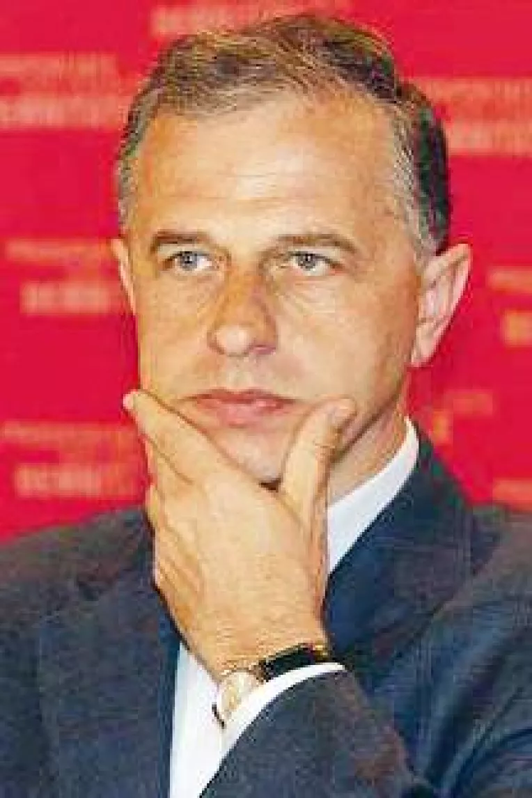 In prezenta a peste 10.000 de pesedisti, Geoana s-a lansat cu muschii umflati spre Cotroceni