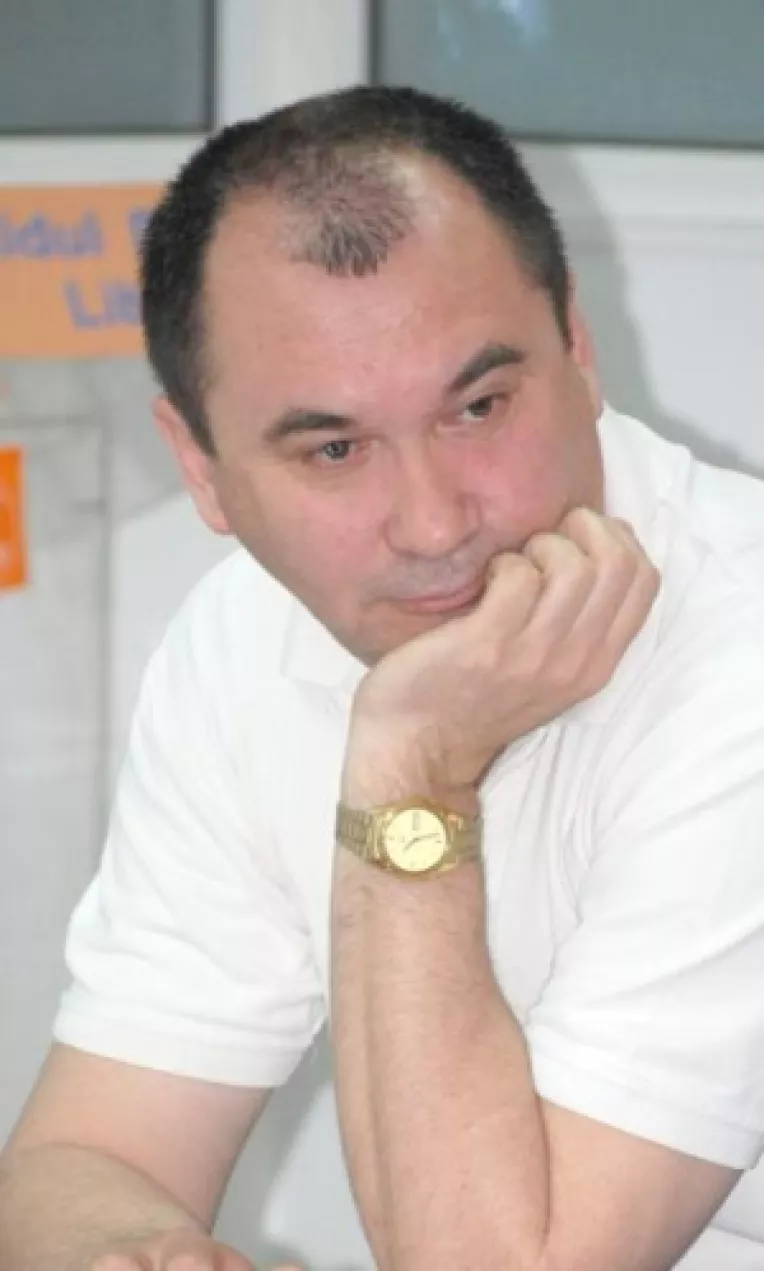 In timp ce Daina Oprescu se lauda cu bijuterii de 4.000 euro, seful de la Mediu, Senol Zevri, are datorii la banci pana in 2031