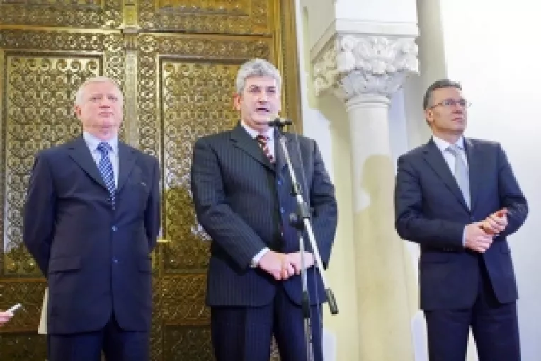 Intra in scena de 1 Mai: Partidul Tradatorilor Oprea, Diaconescu, M.Sarbu, Ontanu, la Alba Iulia