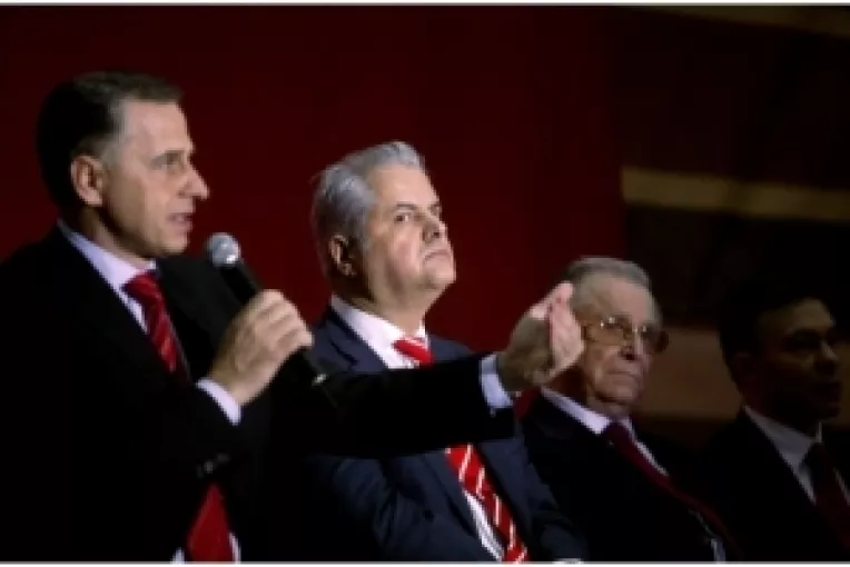 Ion Iliescu: «Fiecare nou congres a adus o innoire. E un proces continuu de transmitere de stafeta»