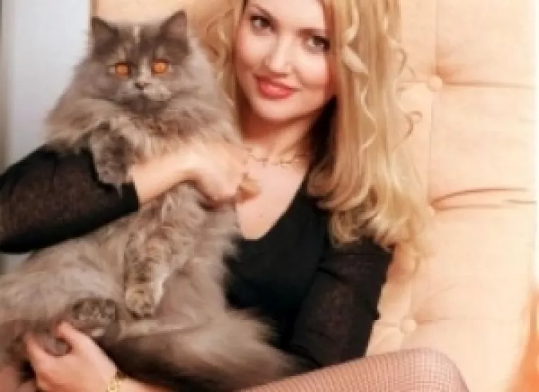 Iulia Fratila a scapat de noduli la san cu tratamente naturiste si cu ajutorul psihologului