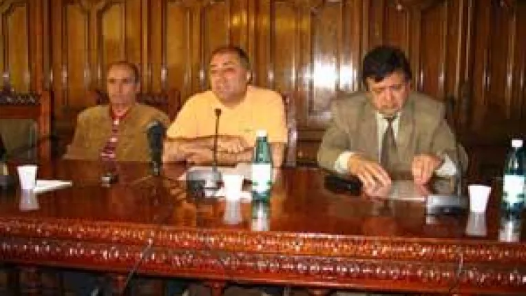 La presiunea presei. Solomon a facut public contractul cu UTI