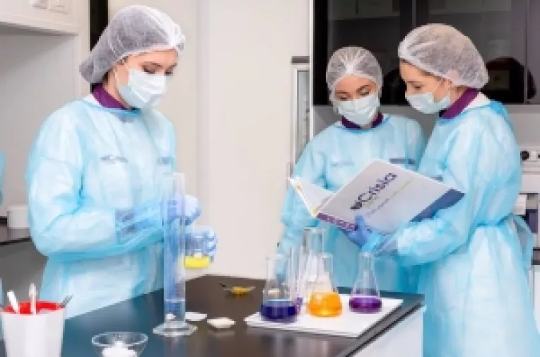 Laboratorul Crisia Farm prepara formulari individuale pentru pacienti, conform prescriptiei medicale