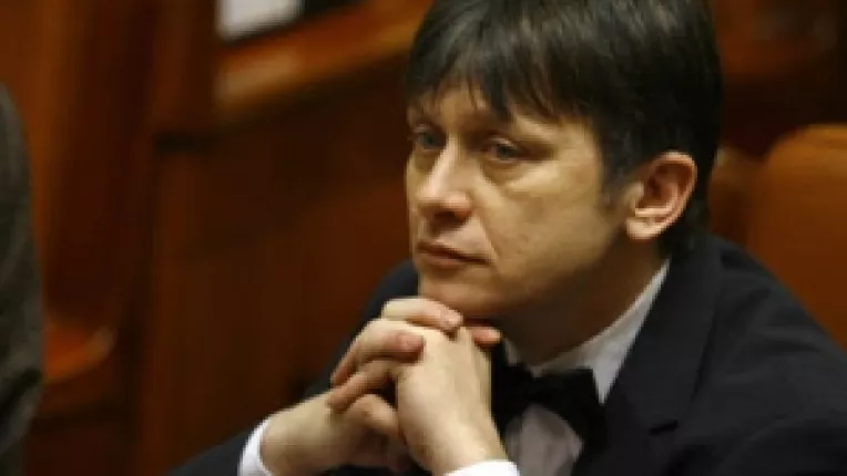 Liberalii cred ca premierul desemnat de Basescu nu are autoritatea morala sa conduca guvernul 
Stolojan e o alegere nepotrivita 
