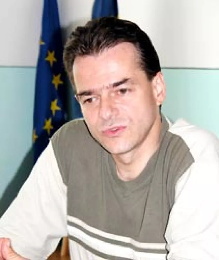 Liberalii rup Alianta, facandu-l pe Basescu "presedinte comunist"