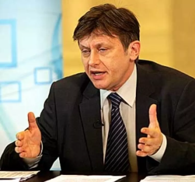 Liberalii sesizeaza "impostura" lui Basescu