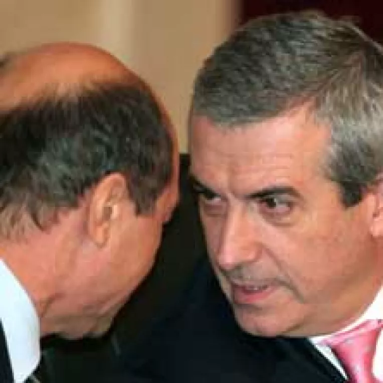 Liberalii si Opozitia initiaza dezbaterea de urgenta in Parlament a votului uninominal