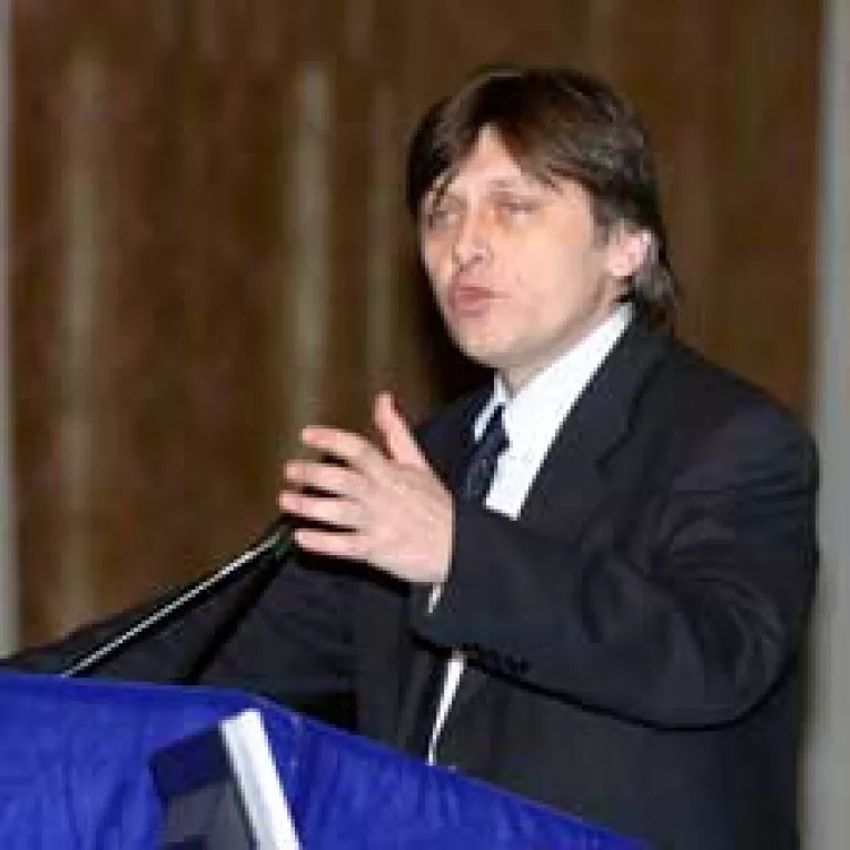 Liberalii sunt chemati la un congres pentru respingerea fuziunii