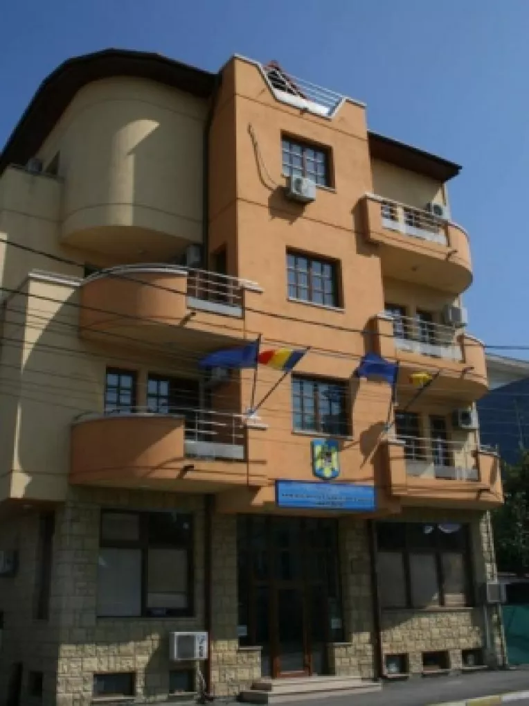 Licitatii organizate de Fisc. Autoturisme si Fadrome, scoase la vanzare pentru recuperarea datoriilor