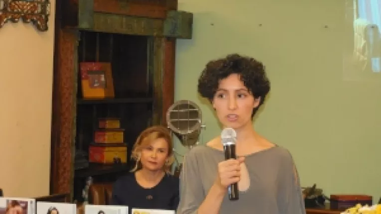 Ligia Pop a lansat cartea sa, alaturi de Pusa Hack, la showroom-ul Exotique din Capitala