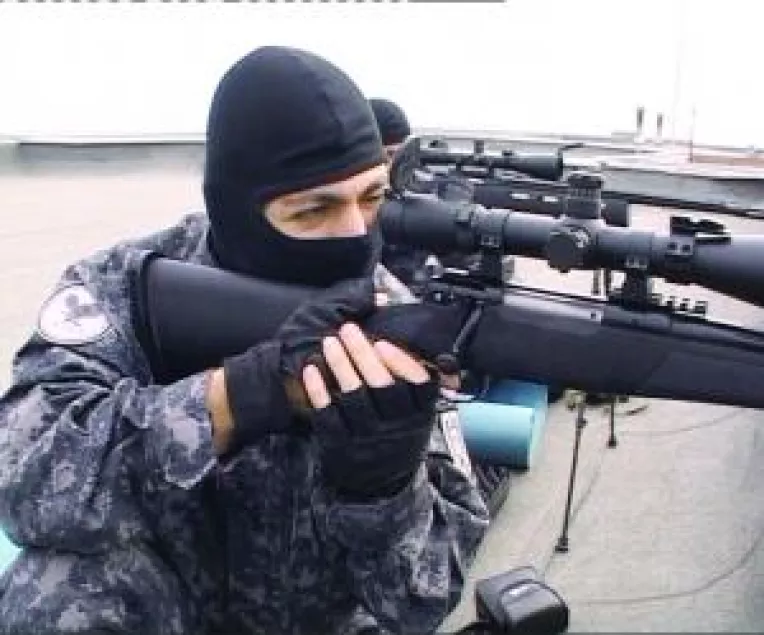 Luptatorii Acvila isi decontau prezervativele si epilatul