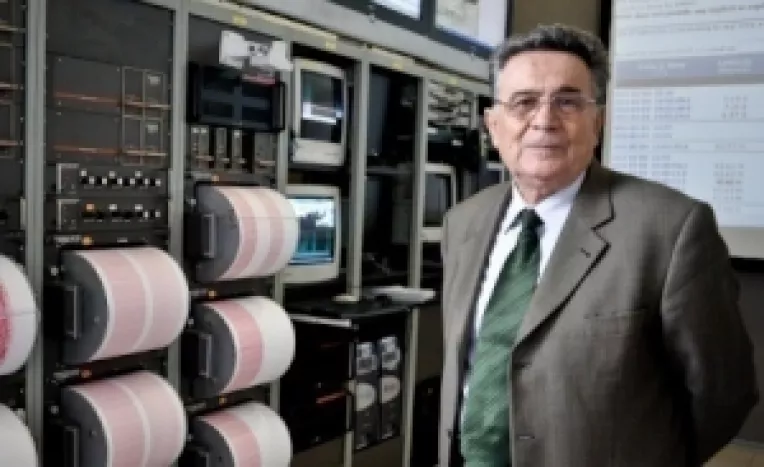 Marmureanu este contra mansardelor construite pe blocuri vechi: Zboara primele la cutremur