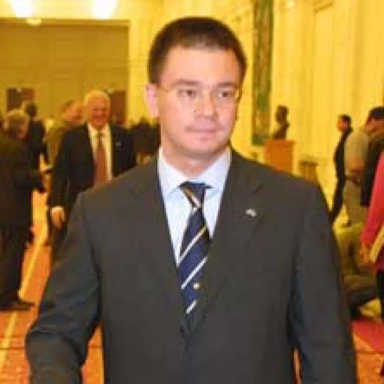 Mihai Razvan Ungureanu s-a inscris in PNL