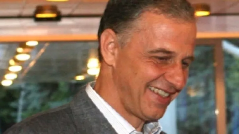 Mircea Geoana: "PSD va cere Guvernului constructia unui fond locativ social, care sa fie oferit cu chirie subventionata tinerilor si celor cu venituri mici"